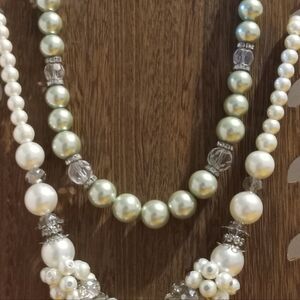 Elegant White Necklace And Green Necklace  Set.